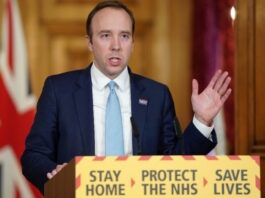 Bộ trưởng Y tế Matt Hancock tại một cuộc họp báo ở số 10 phố Downing hồi tháng 4. Ảnh: AFP.