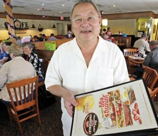 Ông Lê Văn Lộc, chủ chuỗi nhà hàng Jimmys Egg. Ảnh: Oklahoman.